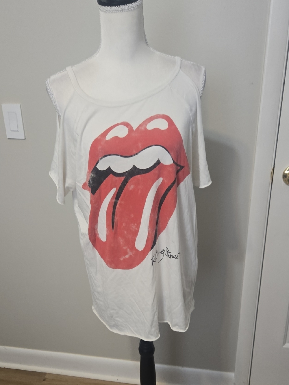 Rolling Stones Vintage Style Distressed Tee with Red Tongue Print XL